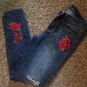 Flower embroidered Ankle Jean
